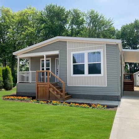 Manufactured home with green lawn
